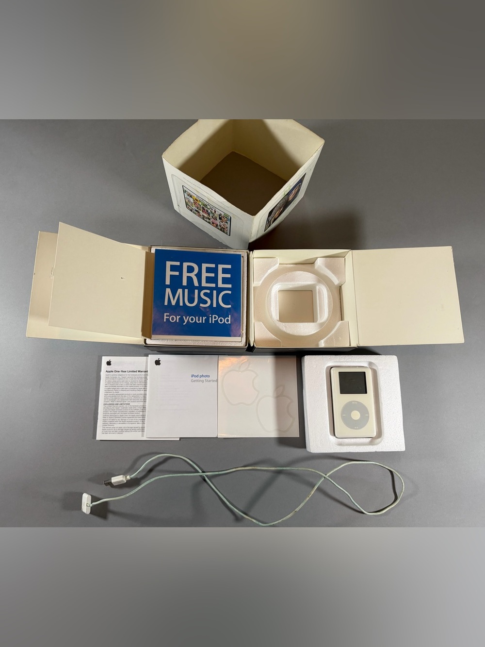 Vintage Apple iPod Photo 4th Generation 40GB Box and Cord Bundle